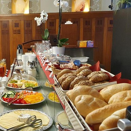 Hotel Okresni Dum Hradec Kralove Ngoại thất bức ảnh