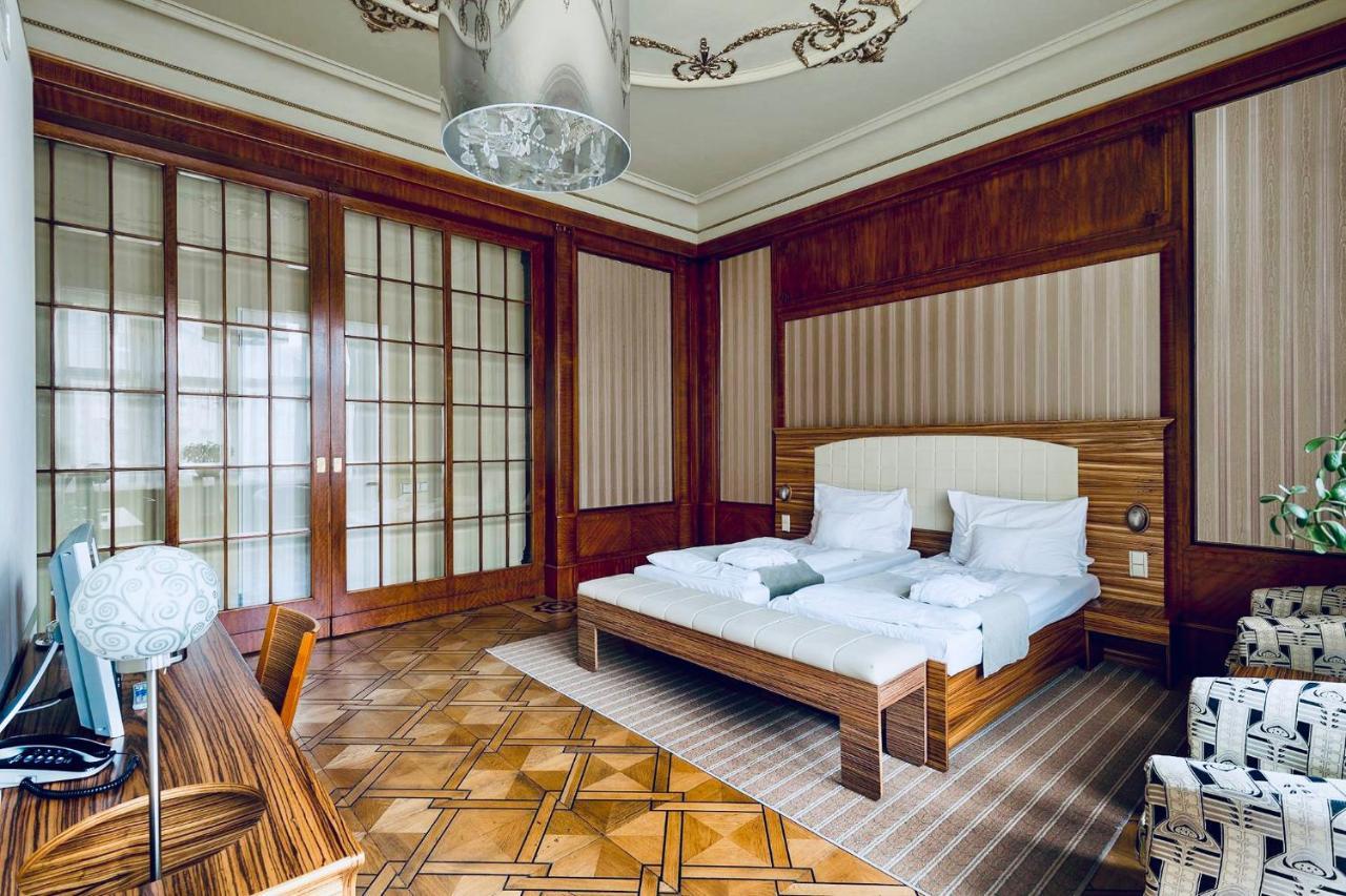 Hotel Okresni Dum Hradec Kralove Ngoại thất bức ảnh
