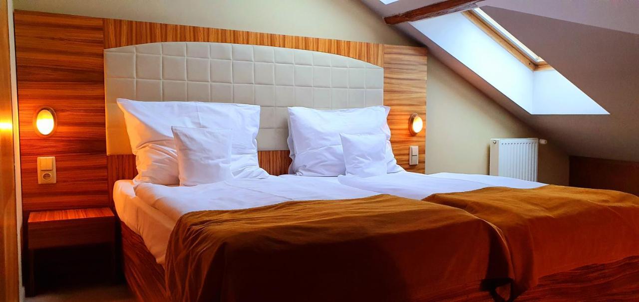 Hotel Okresni Dum Hradec Kralove Ngoại thất bức ảnh