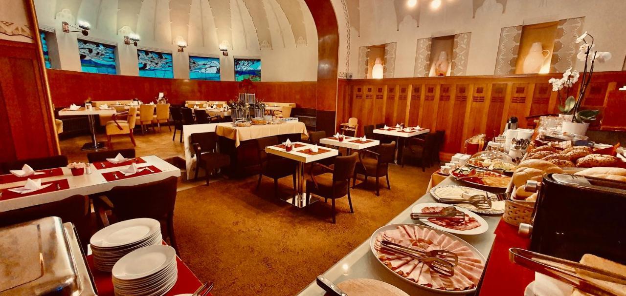 Hotel Okresni Dum Hradec Kralove Ngoại thất bức ảnh