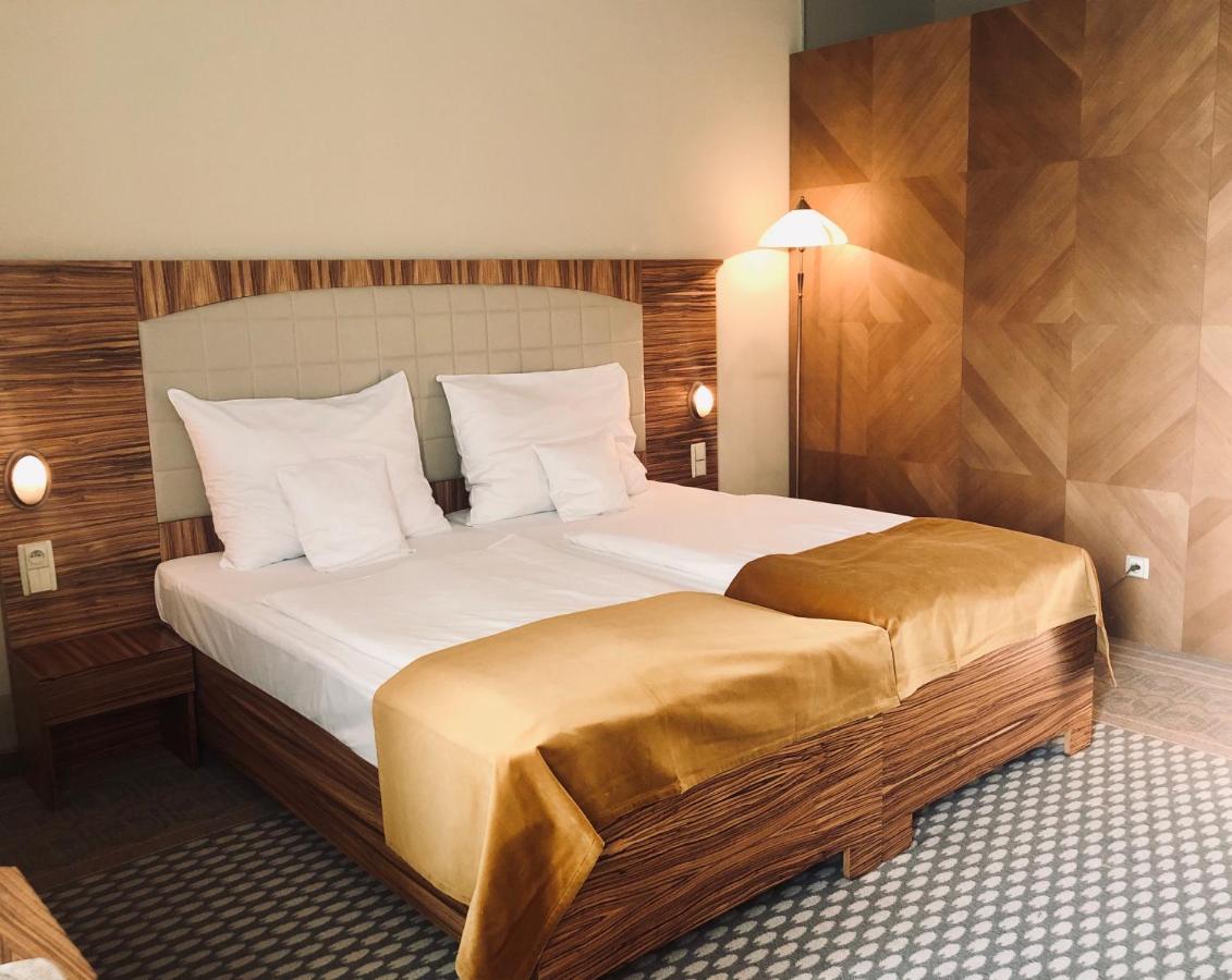 Hotel Okresni Dum Hradec Kralove Ngoại thất bức ảnh